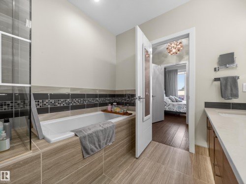 #403, 11710 87 Av Nw, Edmonton, AB - Indoor Photo Showing Bathroom