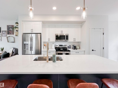 356 Jensen Lakes Boulevard, St. Albert, AB - Indoor Photo Showing Kitchen With Upgraded Kitchen