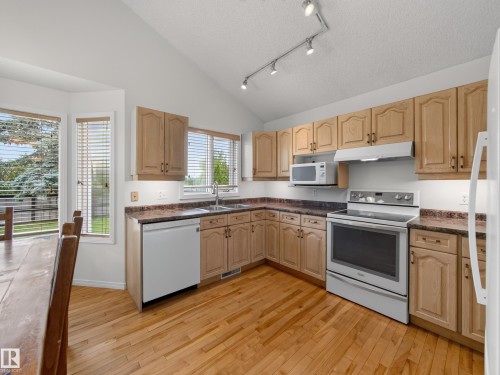 1404 Falconer Road Nw, Edmonton, AB - Indoor Photo Showing Kitchen