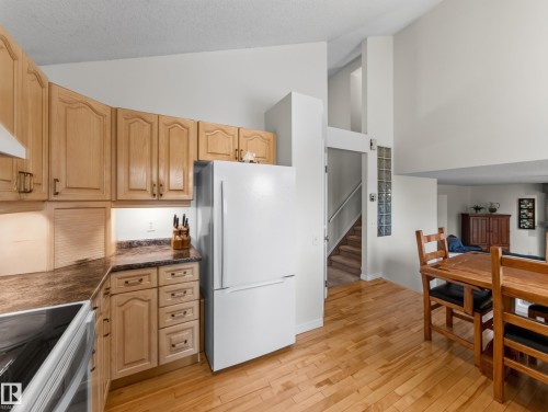 1404 Falconer Road Nw, Edmonton, AB - Indoor Photo Showing Kitchen