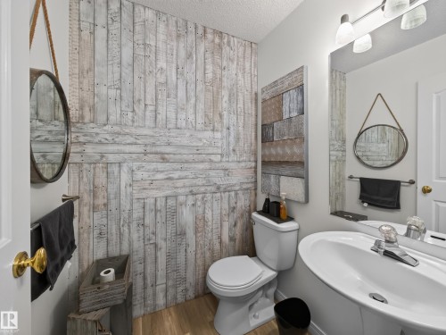 1404 Falconer Road Nw, Edmonton, AB - Indoor Photo Showing Bathroom