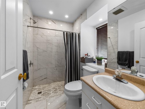 1404 Falconer Road Nw, Edmonton, AB - Indoor Photo Showing Bathroom