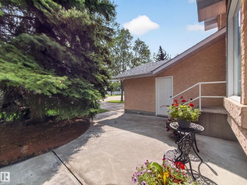 1404 Falconer Road Nw, Edmonton, AB - Outdoor