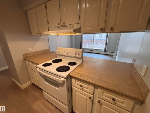 #203 12831 66 St Nw, Edmonton, AB - Indoor Photo Showing Kitchen