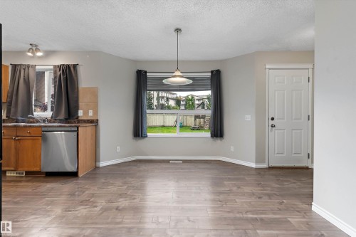 7847 7 Avenue Sw, Edmonton, AB - Indoor