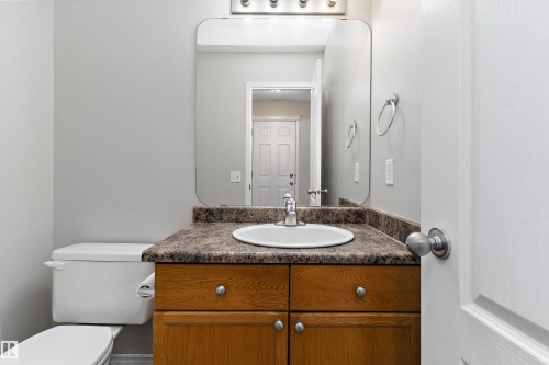 7847 7 Avenue Sw, Edmonton, AB - Indoor Photo Showing Bathroom