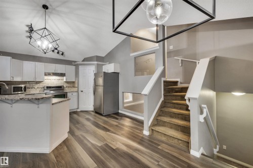 21243 91 Avenue Nw, Edmonton, AB - Indoor Photo Showing Kitchen