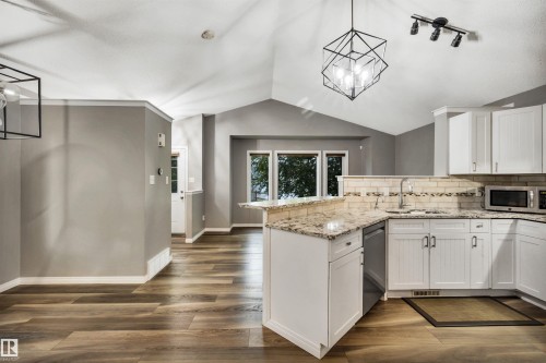 21243 91 Avenue Nw, Edmonton, AB - Indoor Photo Showing Kitchen