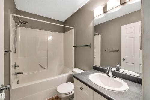 21243 91 Avenue Nw, Edmonton, AB - Indoor Photo Showing Bathroom