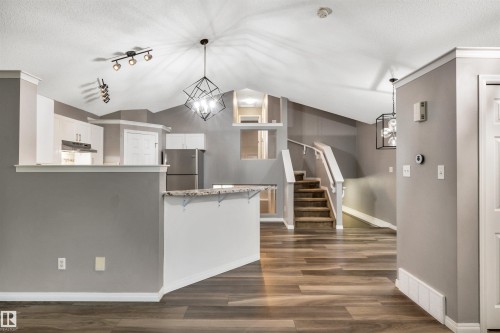 21243 91 Avenue Nw, Edmonton, AB - Indoor Photo Showing Kitchen