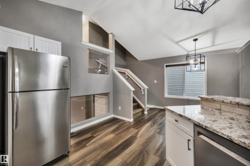 21243 91 Avenue Nw, Edmonton, AB - Indoor Photo Showing Kitchen