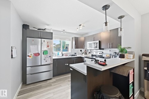 187 Radcliffe Wynd, Fort Saskatchewan, AB - Indoor Photo Showing Kitchen