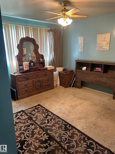 9612 75A Street Nw, Edmonton, AB - Indoor Photo Showing Other Room