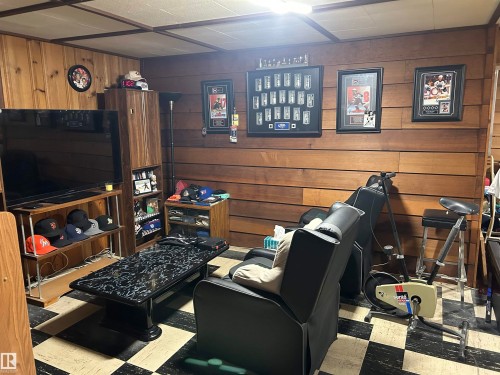 9612 75A Street Nw, Edmonton, AB - Indoor Photo Showing Other Room