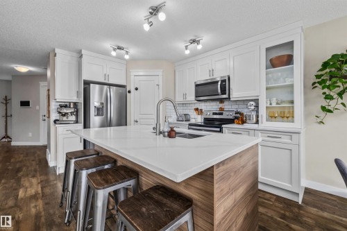 70 Woodbridge Link, Fort Saskatchewan, AB - Indoor Photo Showing Kitchen With Stainless Steel Kitchen With Double Sink With Upgraded Kitchen