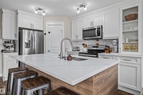 70 Woodbridge Link, Fort Saskatchewan, AB - Indoor Photo Showing Kitchen With Stainless Steel Kitchen With Double Sink With Upgraded Kitchen