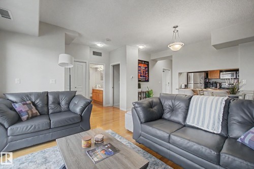 #807 10319 111 St Nw, Edmonton, AB - Indoor Photo Showing Living Room
