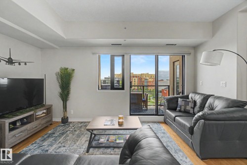 #807 10319 111 St Nw, Edmonton, AB - Indoor Photo Showing Living Room