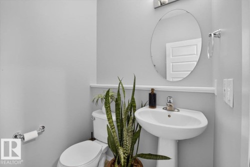 2619 Chokecherry Lane Sw, Edmonton, AB - Indoor Photo Showing Bathroom