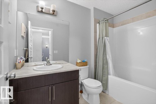 2619 Chokecherry Lane Sw, Edmonton, AB - Indoor Photo Showing Bathroom