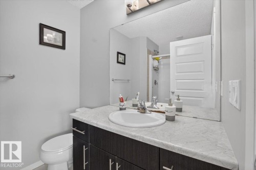 2619 Chokecherry Lane Sw, Edmonton, AB - Indoor Photo Showing Bathroom