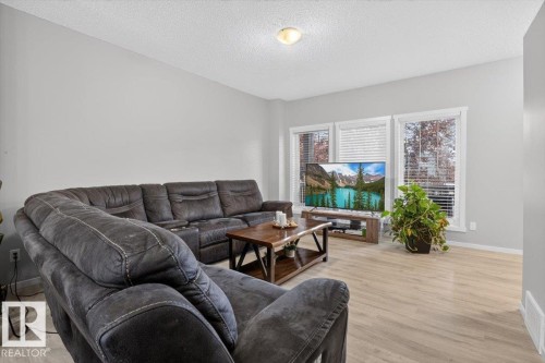 2619 Chokecherry Lane Sw, Edmonton, AB - Indoor Photo Showing Living Room