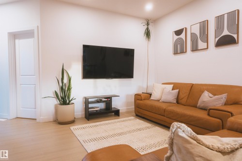 3732 214 Street Nw, Edmonton, AB - Indoor Photo Showing Living Room