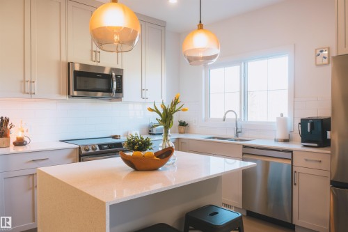 3732 214 Street Nw, Edmonton, AB - Indoor Photo Showing Kitchen With Upgraded Kitchen