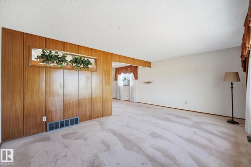 13303 Delwood Road Nw, Edmonton, AB - Indoor Photo Showing Other Room