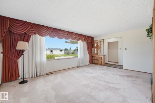 13303 Delwood Road Nw, Edmonton, AB - Indoor Photo Showing Other Room