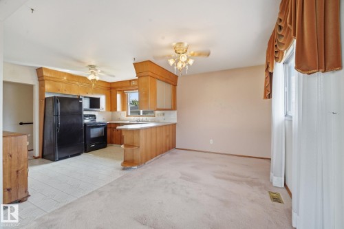 13303 Delwood Road Nw, Edmonton, AB - Indoor Photo Showing Kitchen