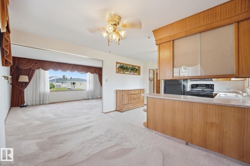13303 Delwood Road Nw, Edmonton, AB - Indoor Photo Showing Kitchen