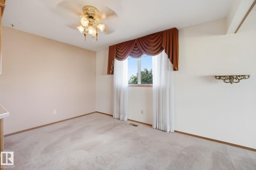 13303 Delwood Road Nw, Edmonton, AB - Indoor Photo Showing Other Room