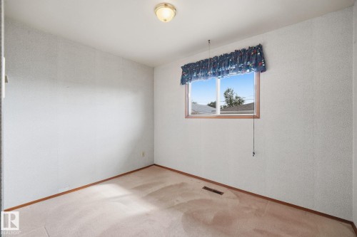 13303 Delwood Road Nw, Edmonton, AB - Indoor Photo Showing Other Room
