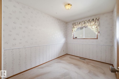 13303 Delwood Road Nw, Edmonton, AB - Indoor Photo Showing Other Room