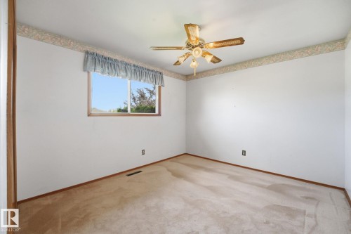 13303 Delwood Road Nw, Edmonton, AB - Indoor Photo Showing Other Room
