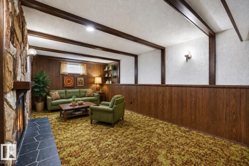 13303 Delwood Road Nw, Edmonton, AB - Indoor Photo Showing Other Room