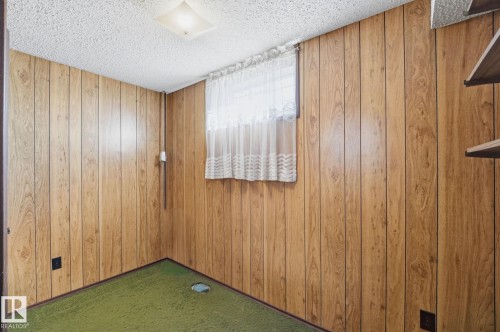 13303 Delwood Road Nw, Edmonton, AB - Indoor Photo Showing Other Room