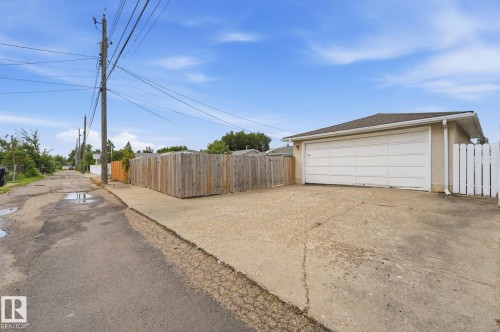 13303 Delwood Road Nw, Edmonton, AB - Outdoor