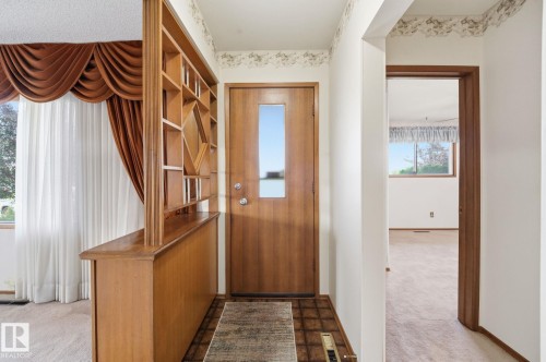 13303 Delwood Road Nw, Edmonton, AB - Indoor Photo Showing Other Room