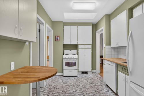 6261 112A Street Nw, Edmonton, AB - Indoor Photo Showing Kitchen