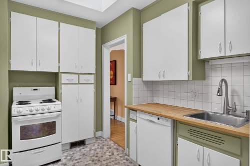 6261 112A Street Nw, Edmonton, AB - Indoor Photo Showing Kitchen