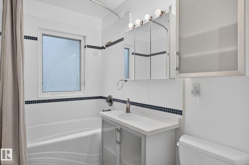6261 112A Street Nw, Edmonton, AB - Indoor Photo Showing Bathroom