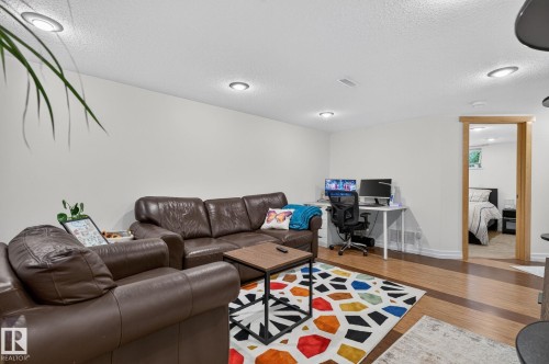 6261 112A Street Nw, Edmonton, AB - Indoor Photo Showing Living Room