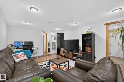 6261 112A Street Nw, Edmonton, AB - Indoor Photo Showing Living Room