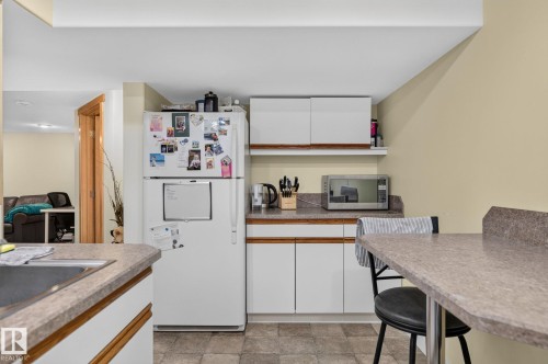6261 112A Street Nw, Edmonton, AB - Indoor Photo Showing Kitchen