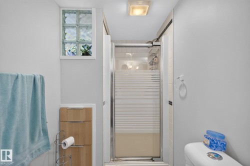 6261 112A Street Nw, Edmonton, AB - Indoor Photo Showing Bathroom
