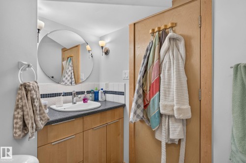6261 112A Street Nw, Edmonton, AB - Indoor Photo Showing Bathroom