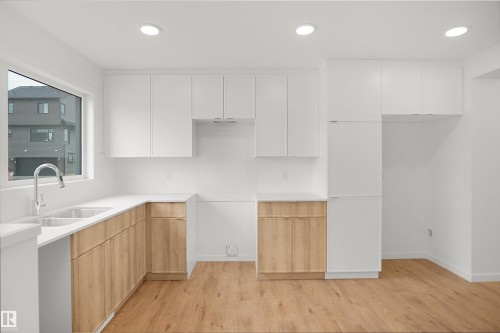 #88 1430 Aster Wy Nw, Edmonton, AB - Indoor Photo Showing Kitchen