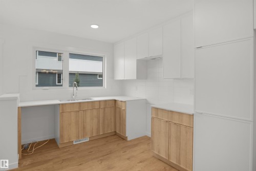 #88 1430 Aster Wy Nw, Edmonton, AB - Indoor Photo Showing Kitchen